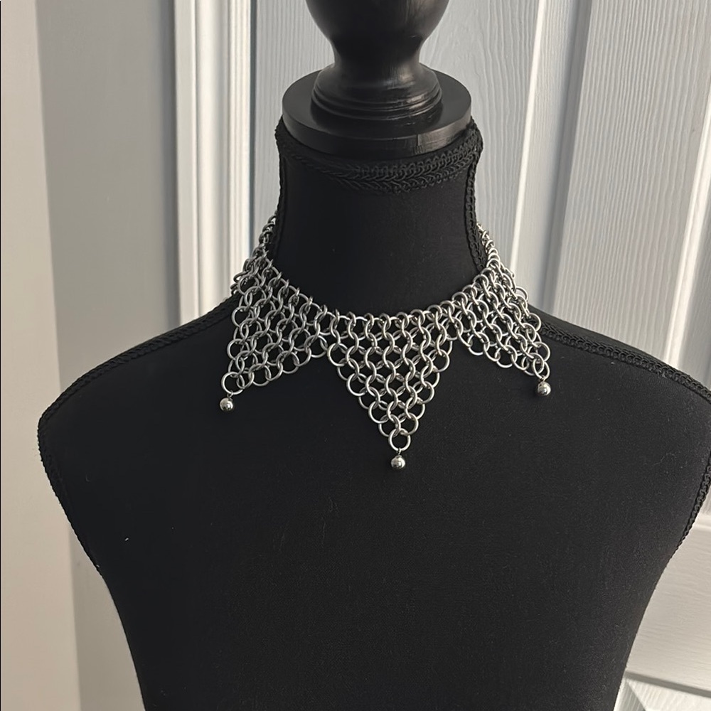 Silver Chainmail Collar Necklace with V-Shaped Design